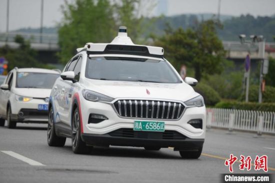  长沙百度阿波罗自动驾驶出租车开放运营（资料图）。　杨华峰　摄