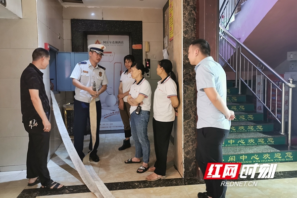 3、执法人员培训酒店员工.jpg 3、执法人员培训酒店员工.jpg