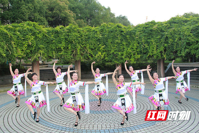014007广场舞3.jpg 014007广场舞3.jpg