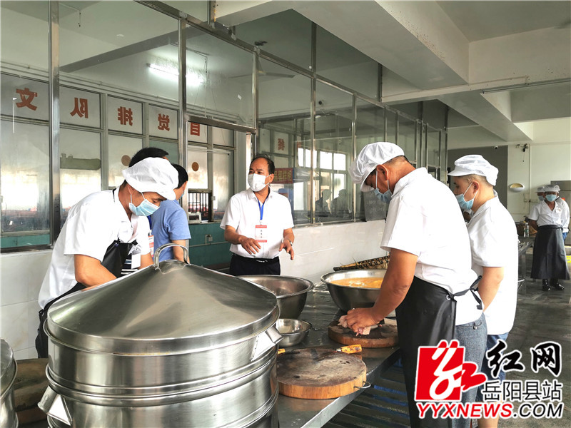 县市场监管局在县一进行高考考点食品安全督察2_副本.jpg 县市场监管局在县一进行高考考点食品安全督察2_副本.jpg