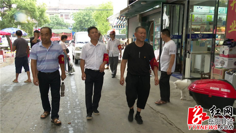 彭握球与干部上街劝导_副本.jpg