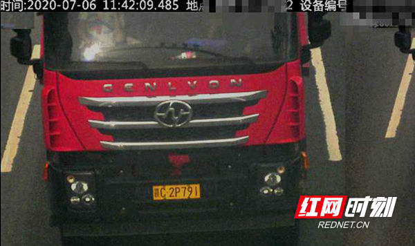 图一  抓拍的套牌车.jpg