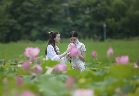 罗汉山下，汉服小姐姐带你一秒穿越回古代