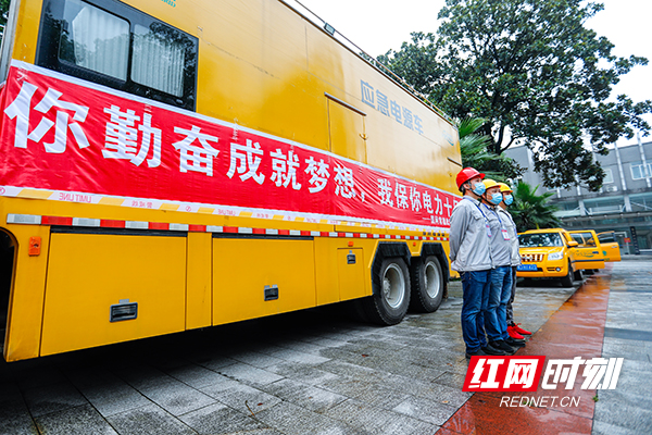 7月7日，国网常德武陵区供电支公司常德市第一中学高考考点开展保电值守，确保高考电力供应万无一失（彭浩）.jpg