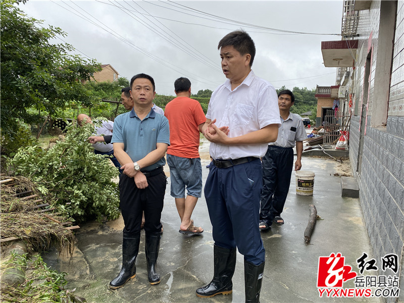 曾平原了解公田镇飞云村山体滑坡情况 (2).jpg