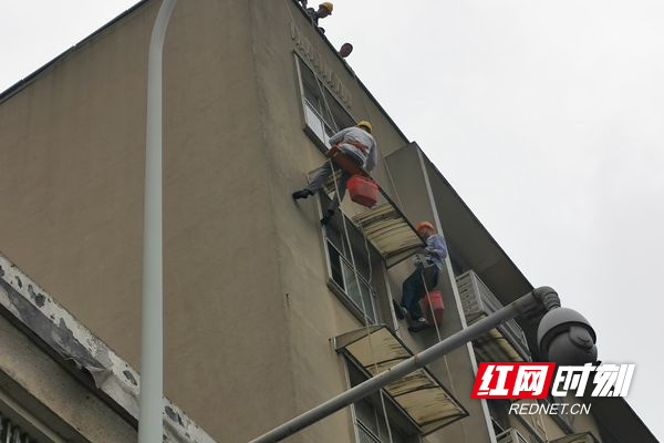 拆除八一路南五区宿舍雨棚_副本.jpg