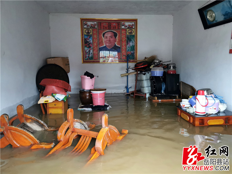 被困群众家中_副本.jpg 被困群众家中_副本.jpg