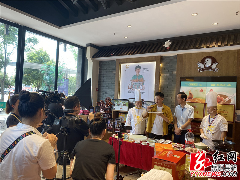 直播品尝美食_副本.jpg