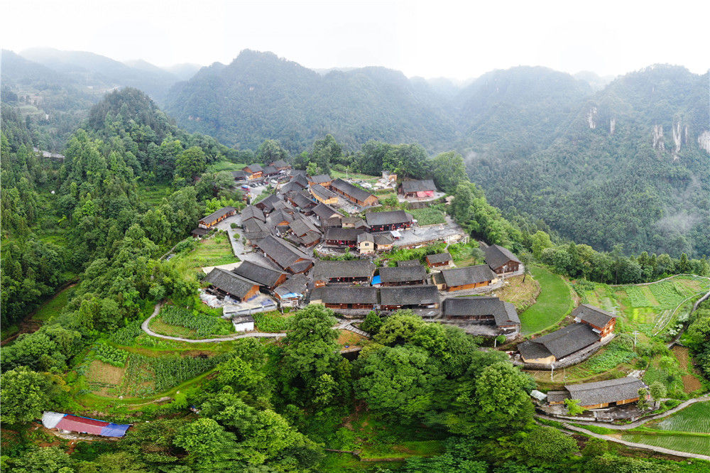 那山,那人,那苗寨——十八洞村三代人的奮鬥史