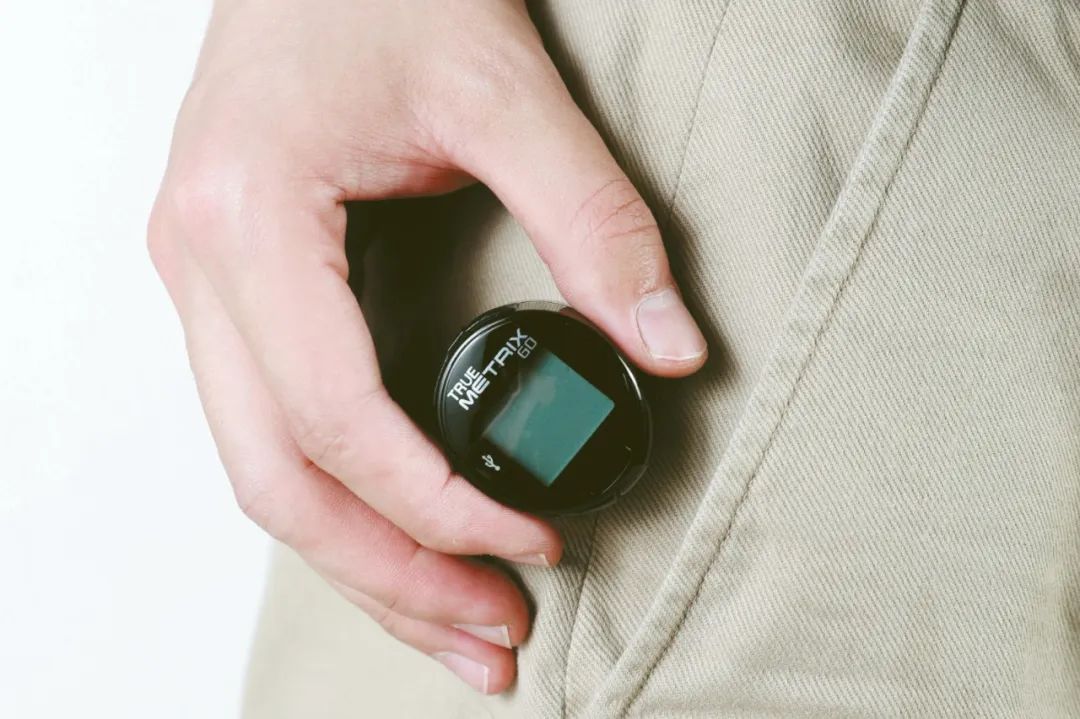 血糖仪揣裤兜实验室拎手上麓谷科技能量大