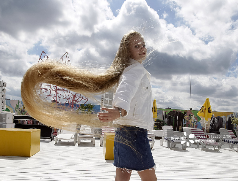 现实版长发公主女子蓄发超两米破记录