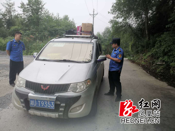 赶场日执法道路交通 (1).jpg