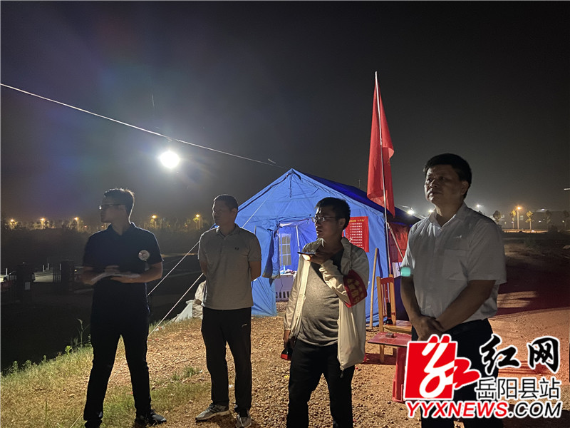 曾平原夜查防汛值守_副本.jpg