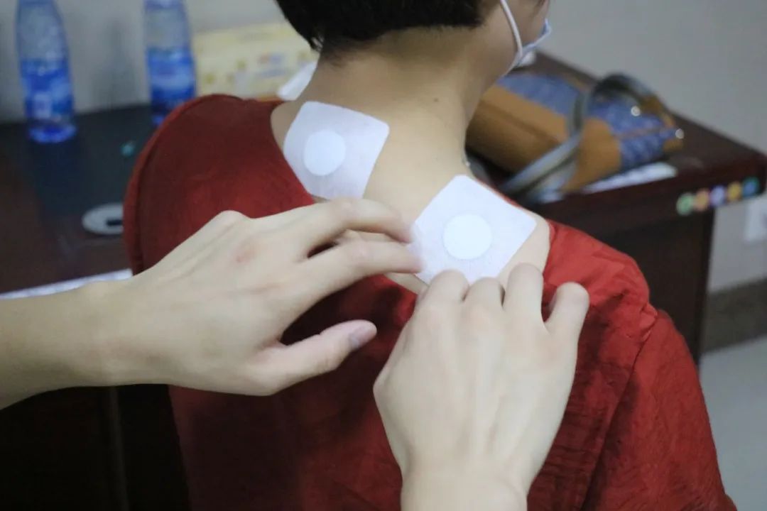 湘潭市六医院开展专家义诊暨"三伏贴"活动(图)