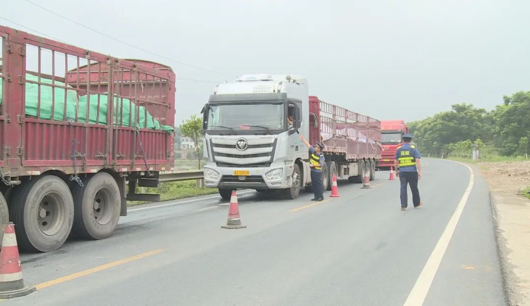 澧縣交通運輸局嚴查公路貨運車輛超限超載行為