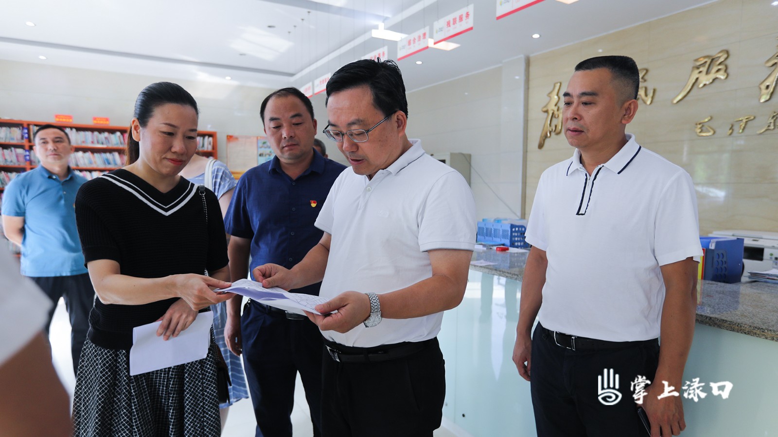 罗绍昀督查指导脱贫攻坚和软弱涣散村党组织整顿工作