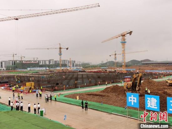 项目开工建设现场。 向一鹏 摄 项目开工建设现场。 向一鹏 摄
