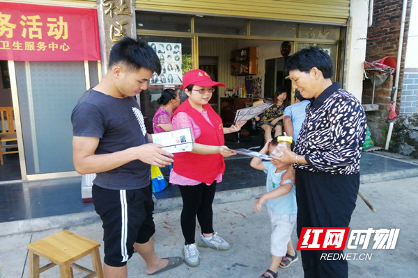 发放宣传资料_副本.jpg