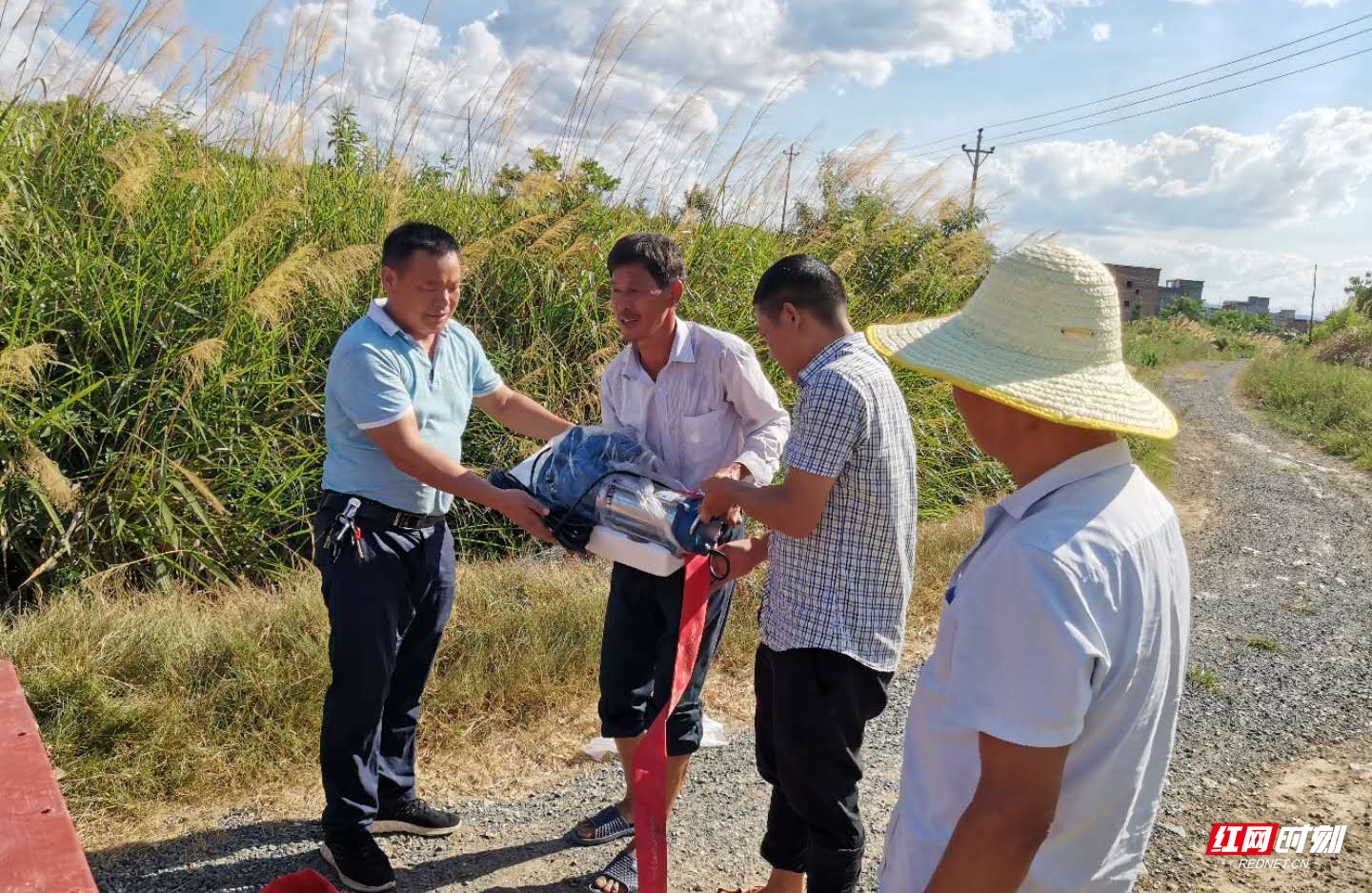 临武县:万水乡众志成城抗旱救灾