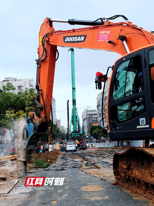7月20日，工程项目开始为期120天道路封闭开工建设。DSC_9170.jpg