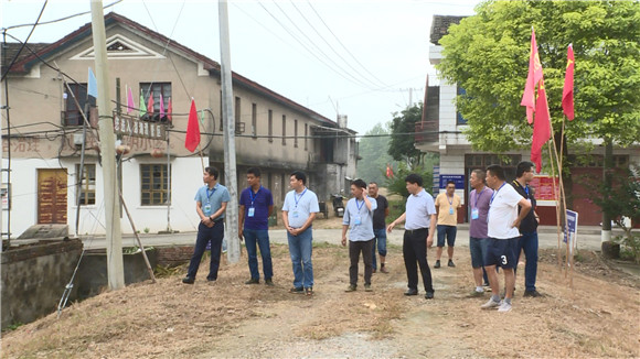 沅江市委副书记,市长,市防指指挥长杨智勇,来到新湾,南嘴,泗湖山,南