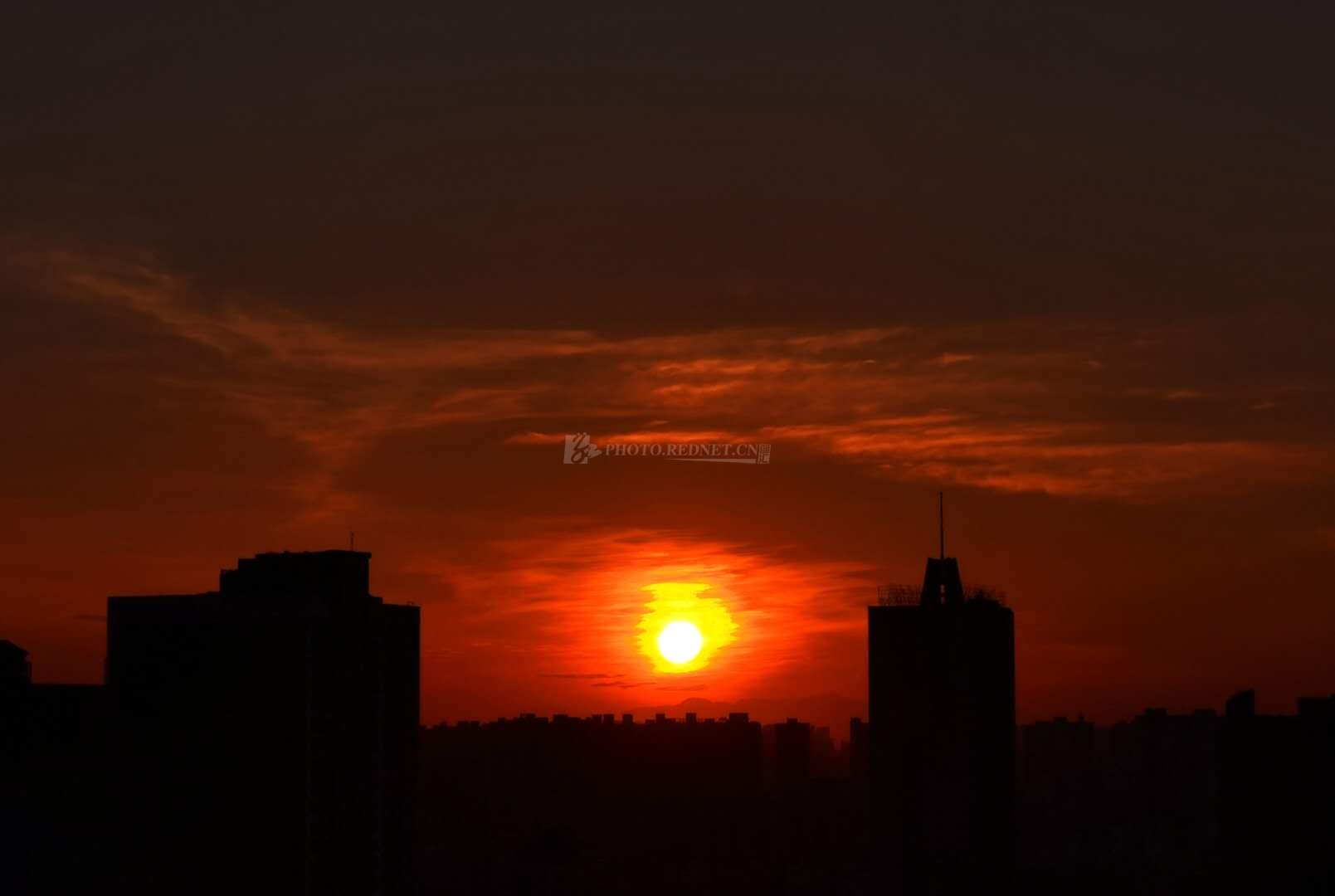 早上五点的太阳图片图片