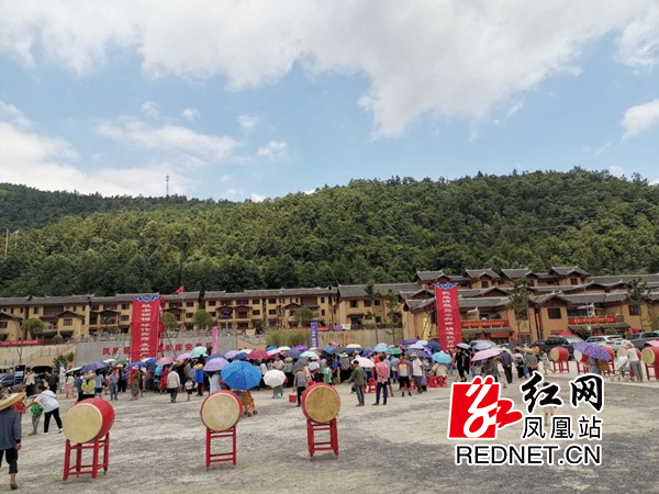 六月六文艺表演彩排现场.jpg