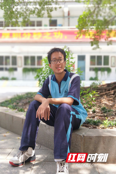 黄一粟.jpg