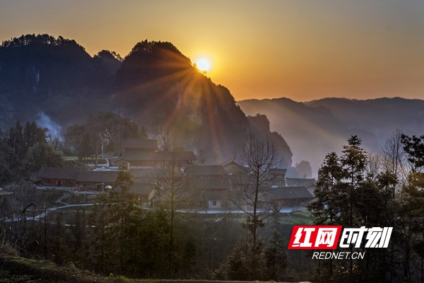 十八洞（周建华摄，无版权）_副本.jpg