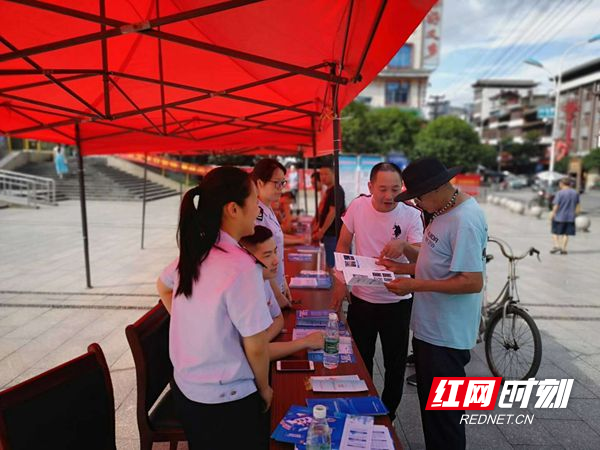 图为：城步开展城乡居保全覆盖宣传活动。.jpg