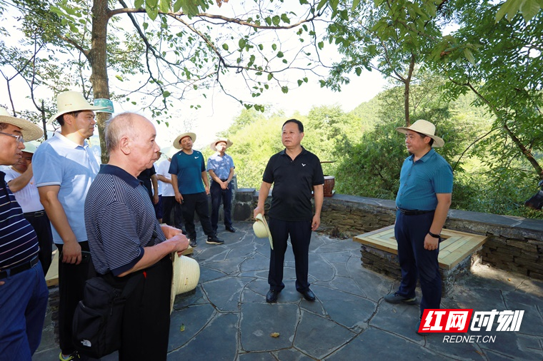 叶红专,州人大常委会原主任龙颂江和州级领导刘小刚,何益群,向顶天