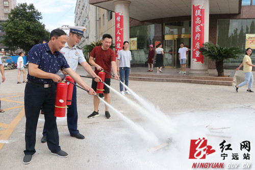 宁远县消防救援大队深入辖区医院开展消防安全培训2_副本500.jpg