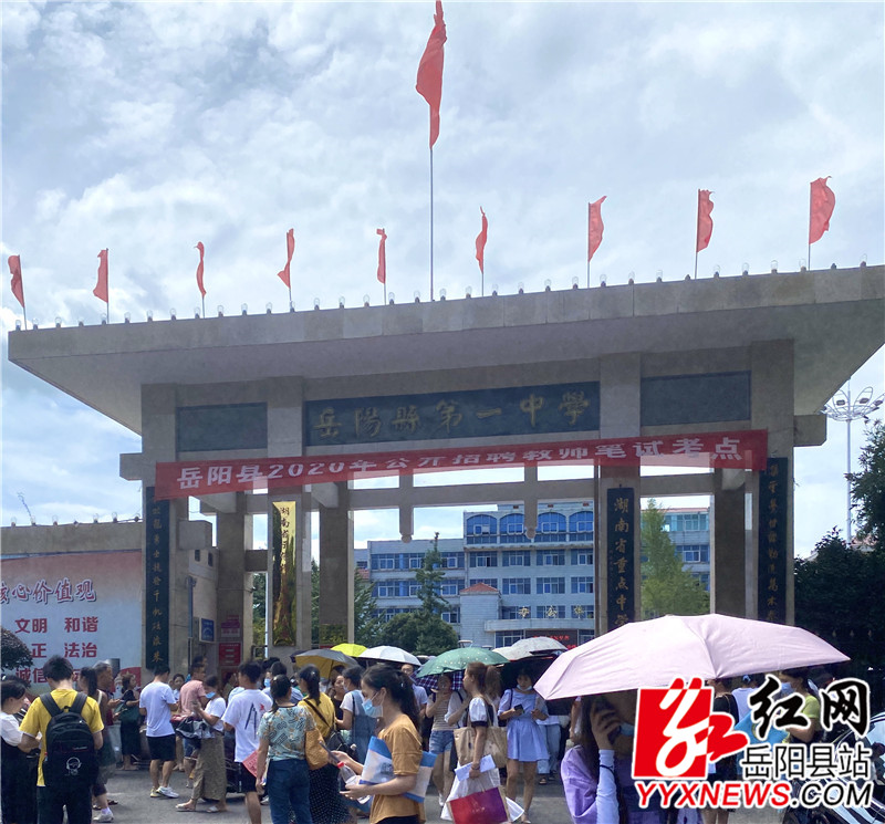 考点门口_副本.jpg