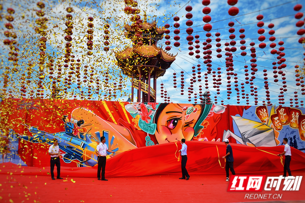 长沙方特首届九州神韵·潮玩节来袭 京剧、汉服、动漫都来了