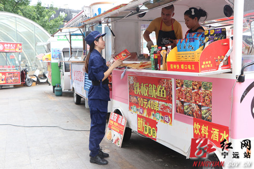 宁远开展沿街商铺消防宣传活动_副本500.jpg