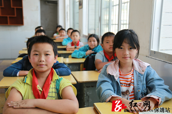 在保靖县岳阳小学，进城务工子女享受良好的就学条件水.jpg