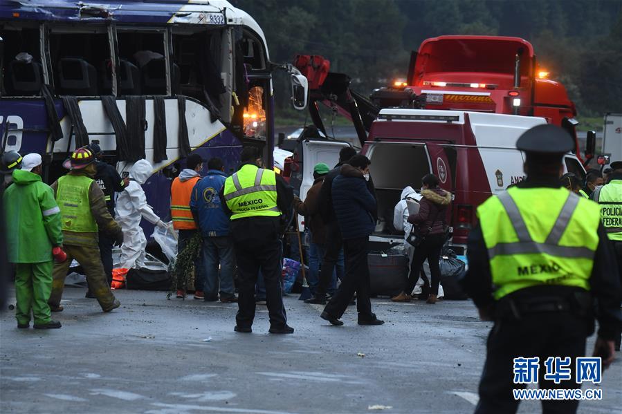 （国际）（4）墨西哥中部发生一起交通事故13人死亡