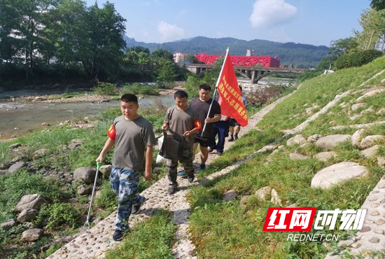 捡拾垃圾_1.jpg