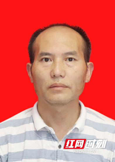 龙阳村村医屈建平.png