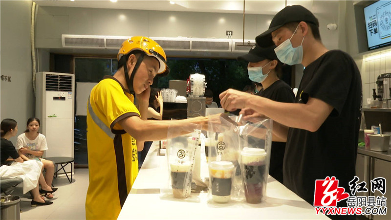外卖员取餐.jpg