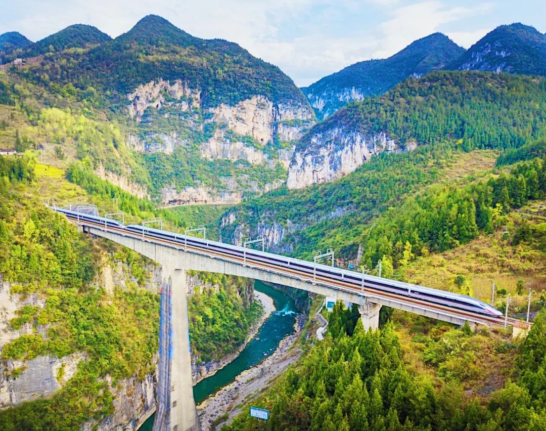 构建现代高效的高速铁路网