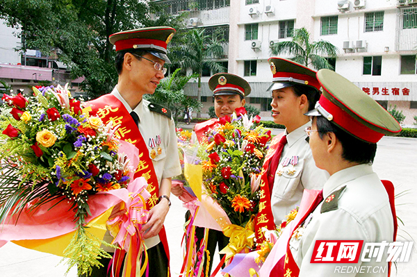 抗非典事迹报告会.jpg