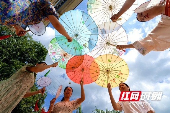 永顺西湖社区：创业路上“伞”出希望