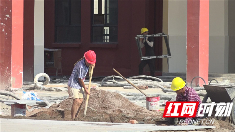 慈利县芙蓉学校：施工进入倒计时   9月将如期开学 (4).jpg