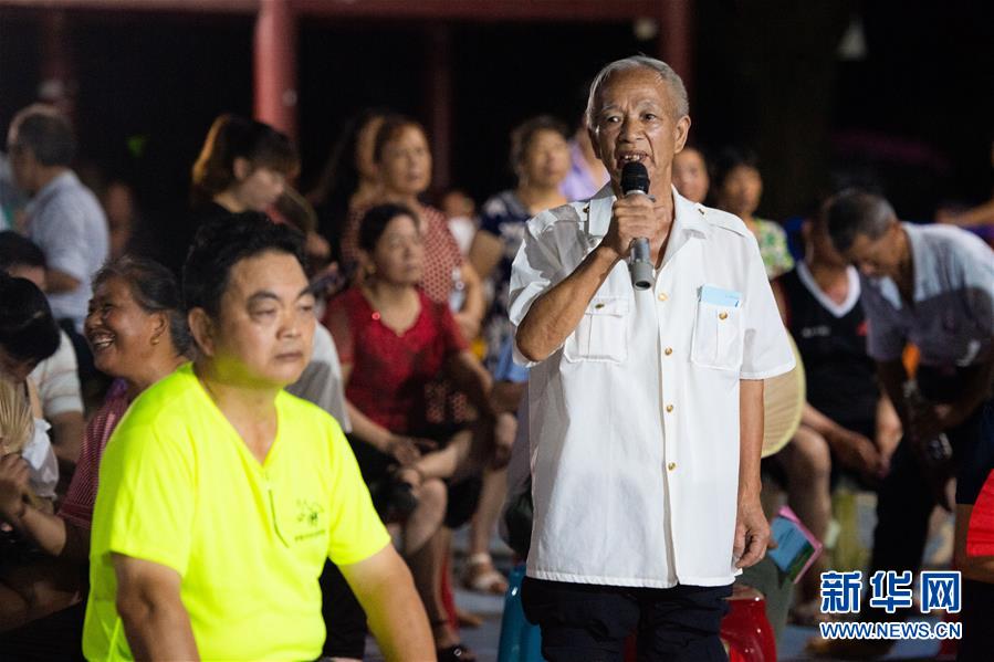 （社会）（3）“屋场夜话”解民生