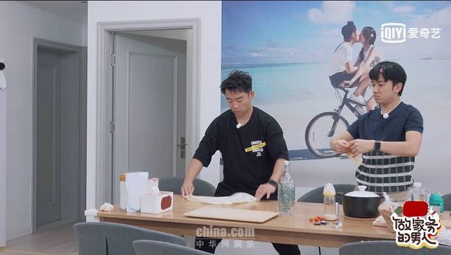 《做家务的男人》第二季“饭锅兄弟”挑潮服 郑恺厨房献出“初体验”