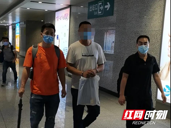 假公安局是什么意思 8ee8e840-43cf-4861-9e83-4511ae1f926f.jpg