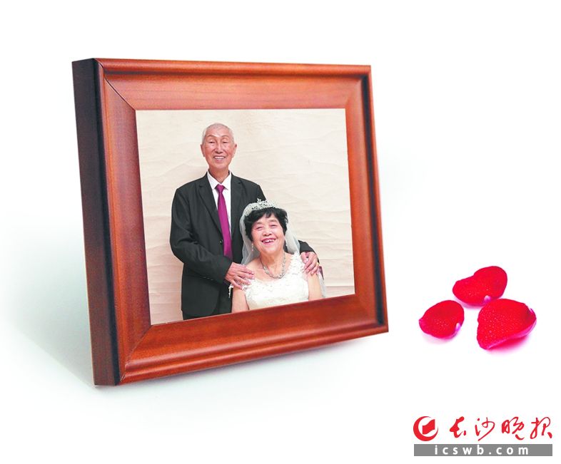 方季春、吴敏惠老人，结婚60余年，今年刚好“钻石婚”。