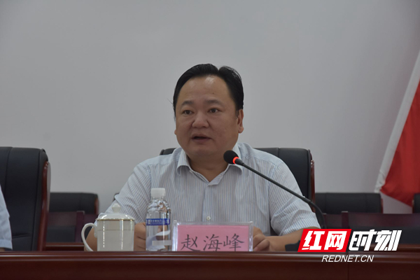 凤凰县委副书记,县长赵海峰作专题讲座.jpg