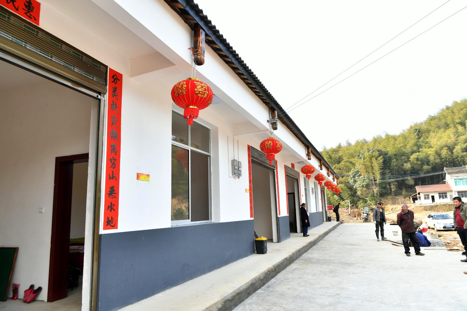 摄影丨鄢光辉:《搬迁扶贫——搬进新屋心欢畅》